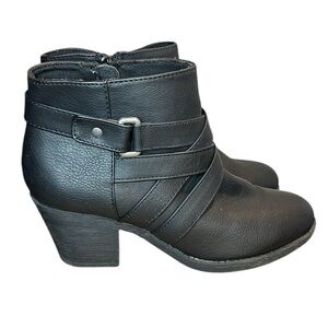 American Eagle Ankle Boots Black Size 8.5‎ ???" heel Crisscross strap buckle
